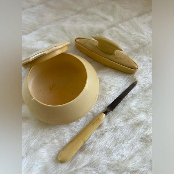 Antique Celluloid Py ra lin Dubarry Dresser Set, Hair Catcher, Nail File, Buffer - Picture 2 of 4